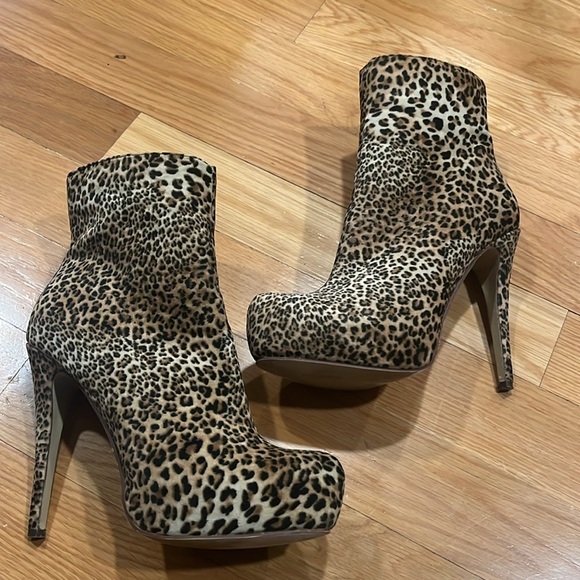 Just Fabulous leopard print faux suede stiletto high heel ankle boots size 9. - Picture 5 of 10
